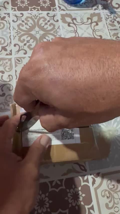 Cliente ONIK recebendo o relógio — 02