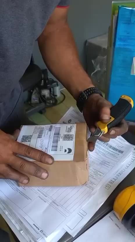 Cliente ONIK recebendo o relógio — 07