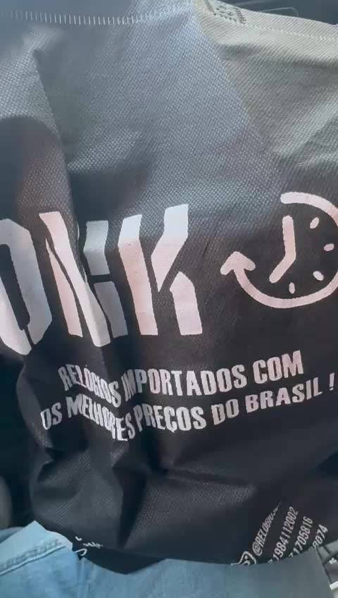 Cliente ONIK recebendo o relógio — 11